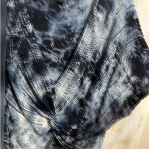 Karen Kane tie-dye top featuring batwing sleeves and a knotted front detail L - Picture 5 of 11